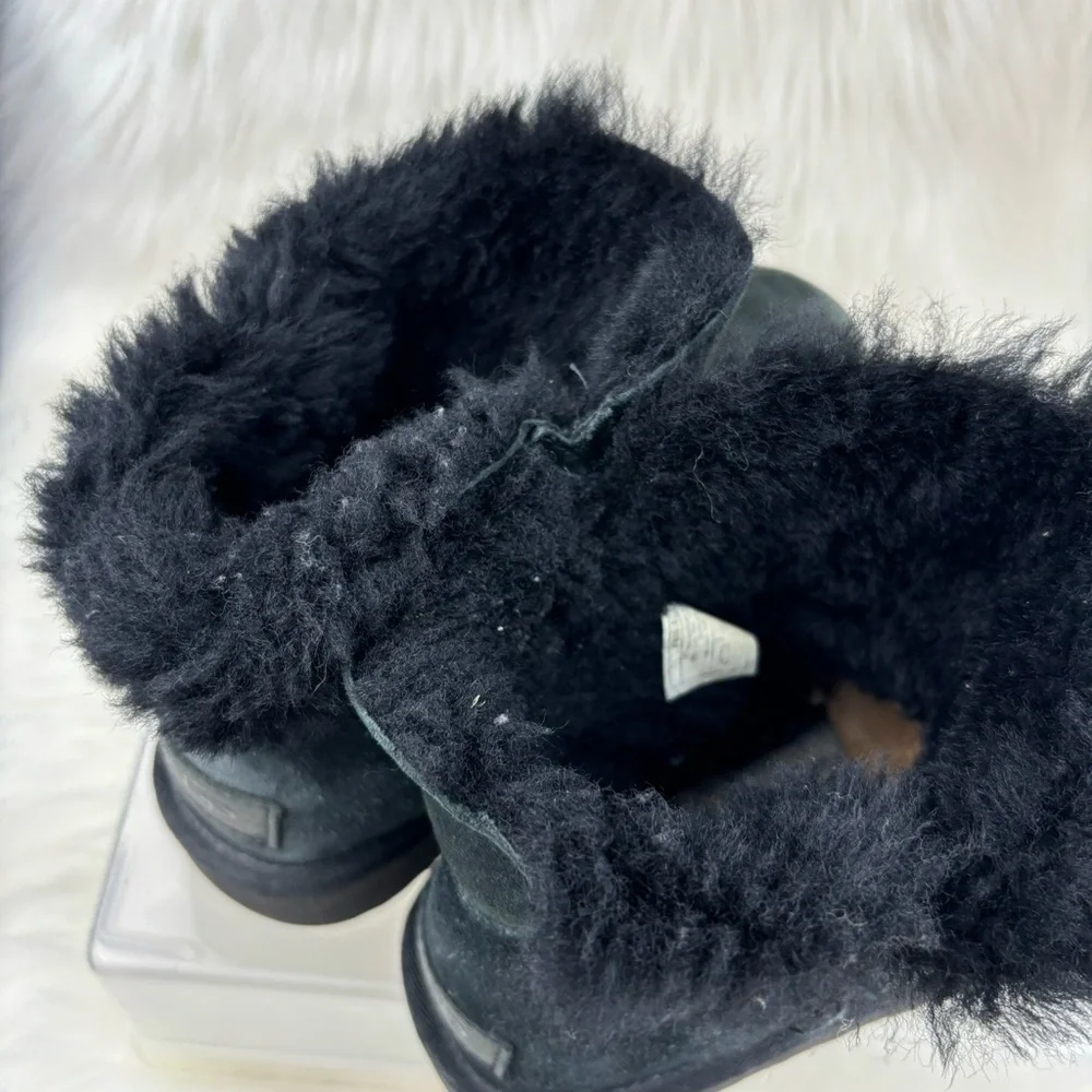 UGG ANKLE WINTER BOOTS SIZE 9 WOMAN